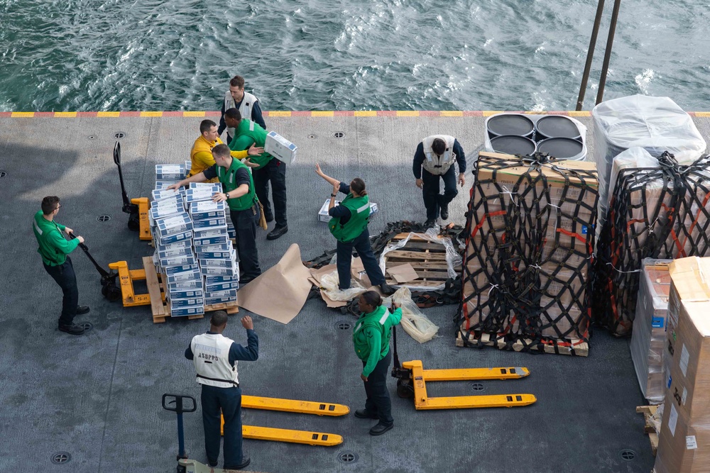 The aircraft carrier USS John C. Stennis (CVN 74) conducts vertical replenishment