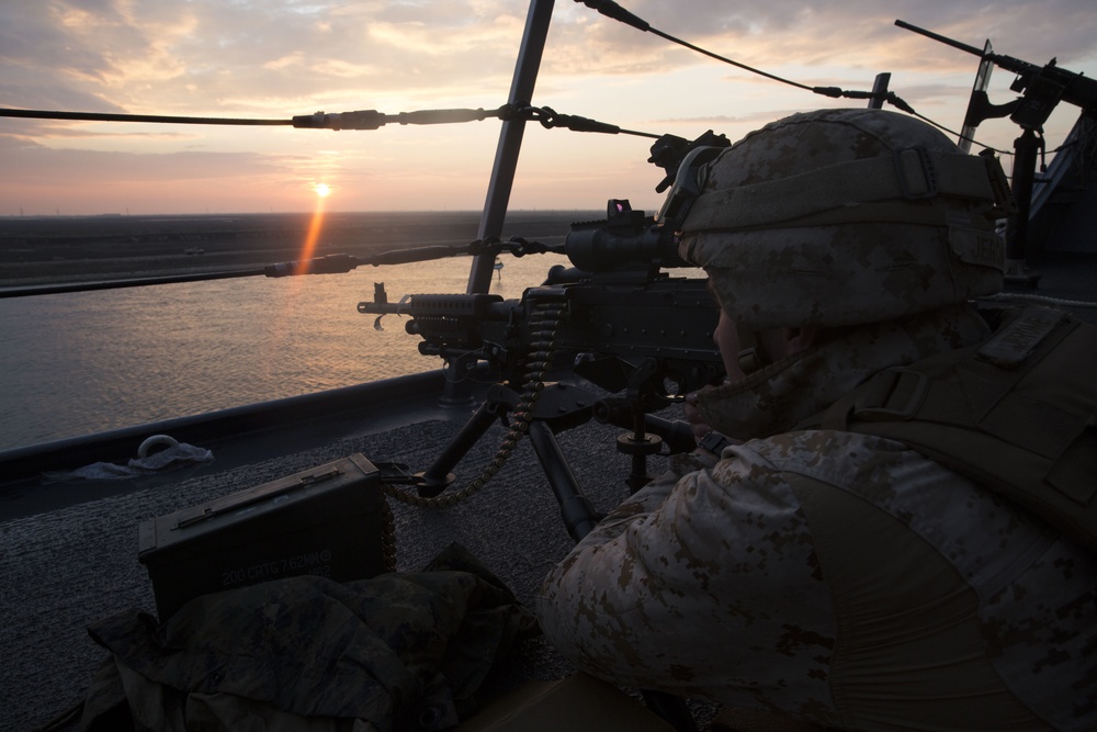 USS Anchorage transits Suez Canal