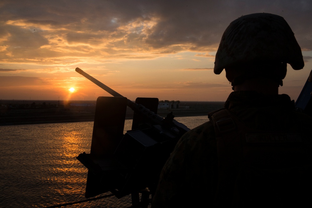 USS Anchorage transits Suez Canal