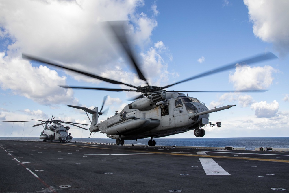 CH-53E Super Stallion takes off
