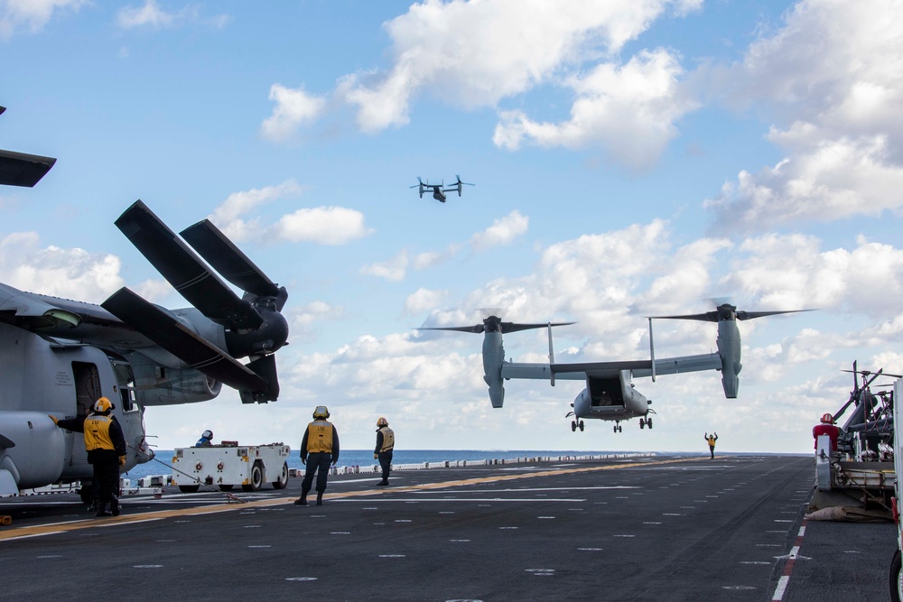 Sailors observe MV-22 Ospreys taking off