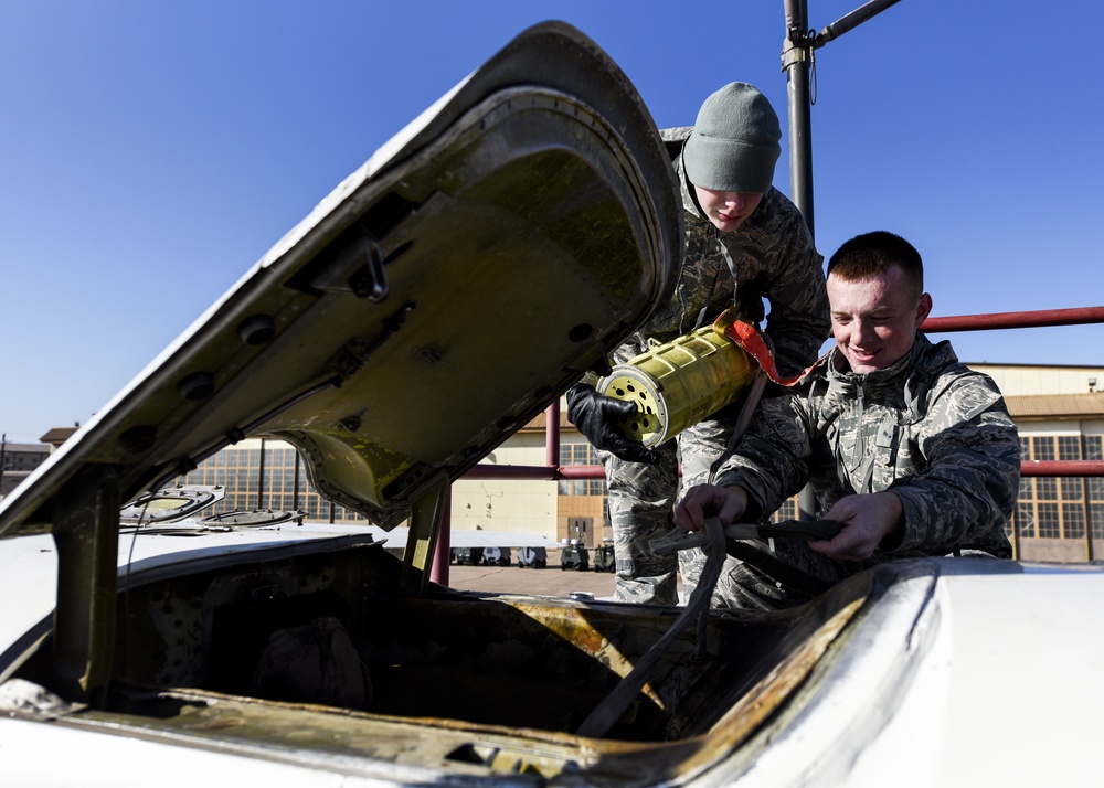 B-52 crew chief Technical Training