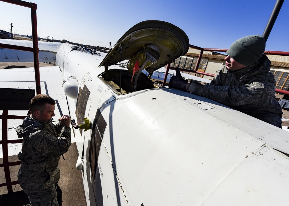 B-52 crew chief Technical Training