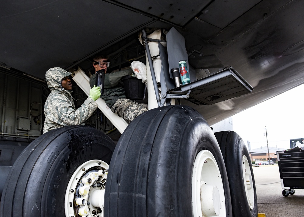 C-135 crew chief technical training