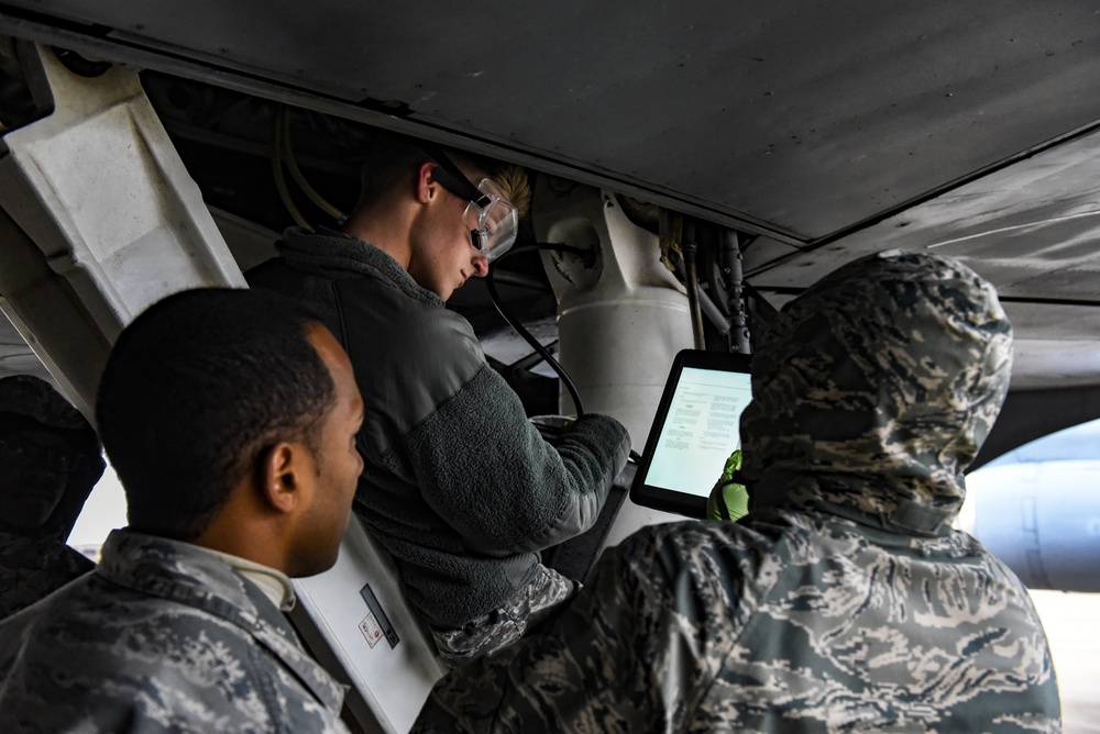 C-135 crew chief technical training