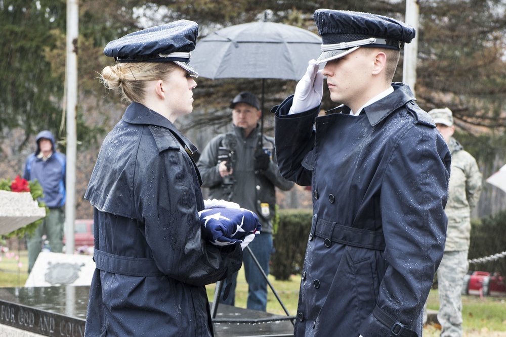 167AW supports Wreaths Across America event
