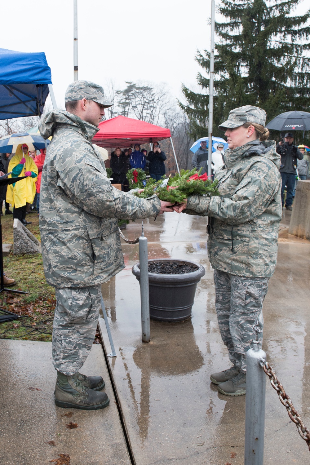 167AW supports Wreaths Across America event