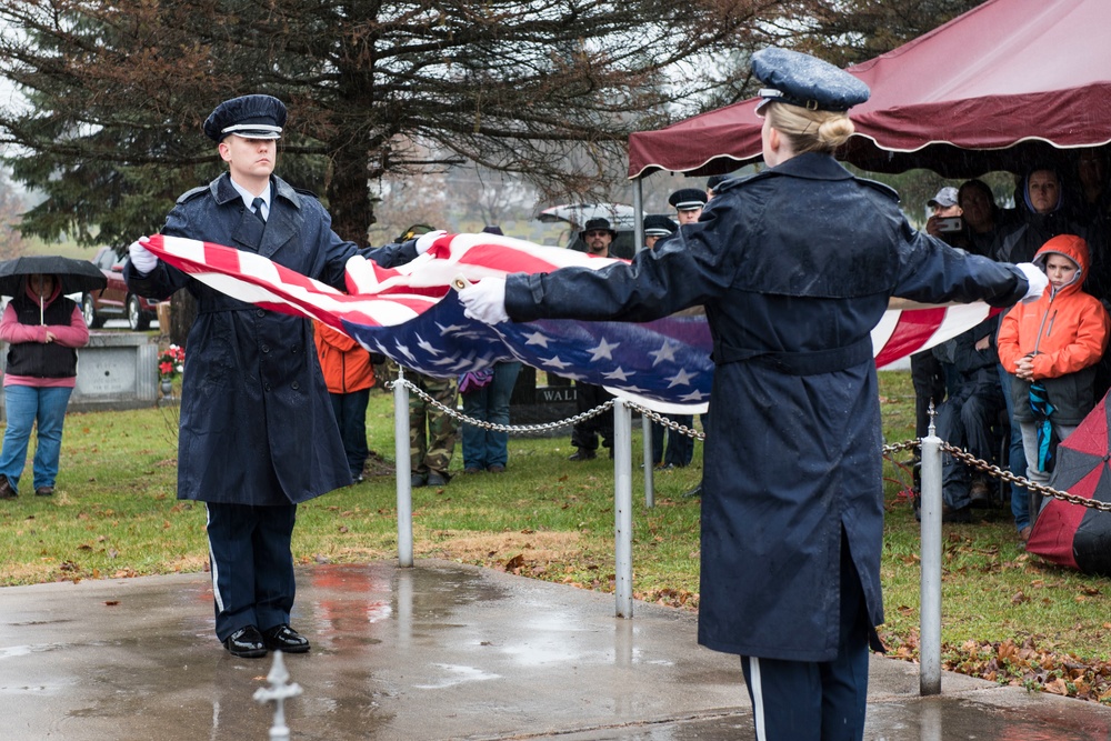 167AW supports Wreaths Across America event