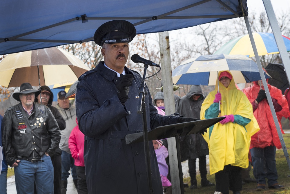 167AW supports Wreaths Across America event