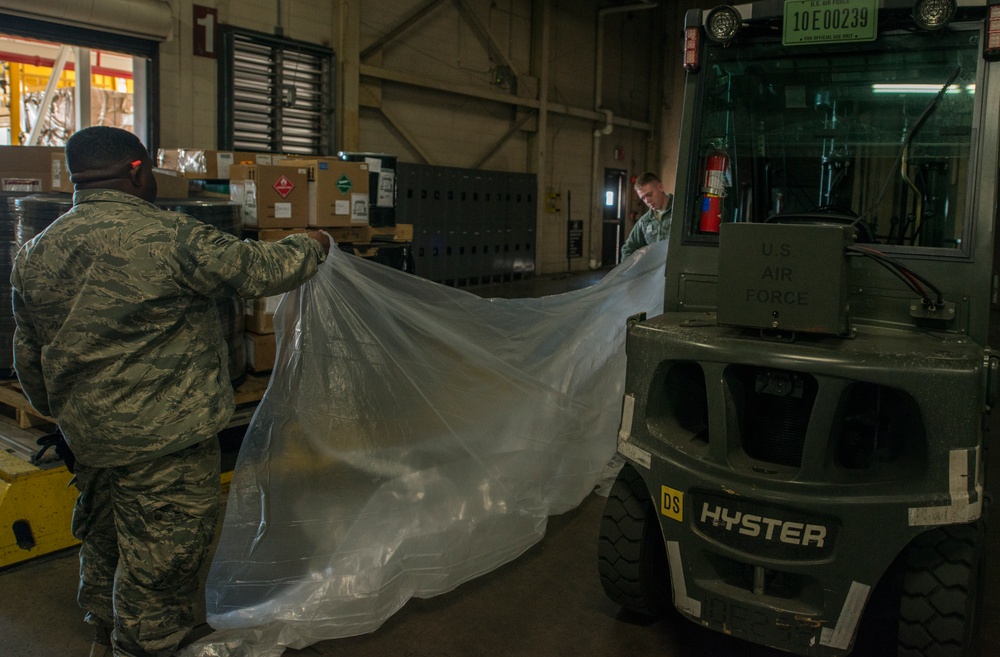 437th Aerial Port Squadron Airmen doing port things