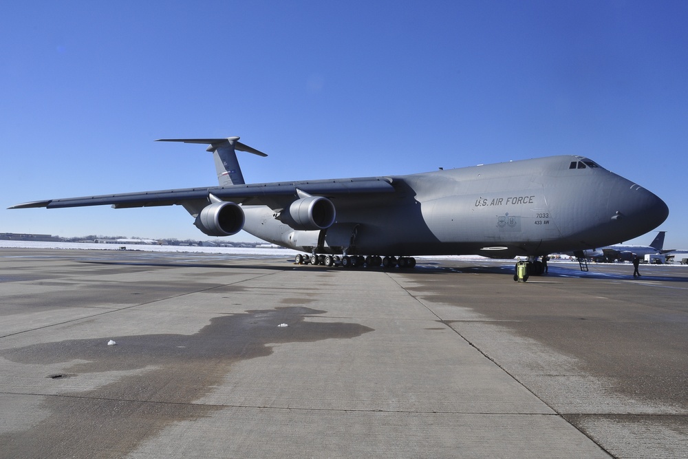 C-5M Super Galaxy Delivers Parts for B-1B Sustainment