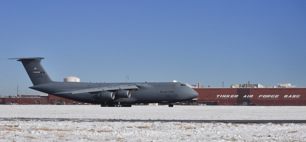 C-5M Super Galaxy Delivers Parts for B-1B Sustainment