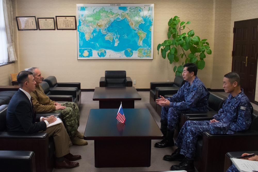 Commander, U.S. 7th Fleet Attends Office Call at JMSDF Sasebo District Headquarters