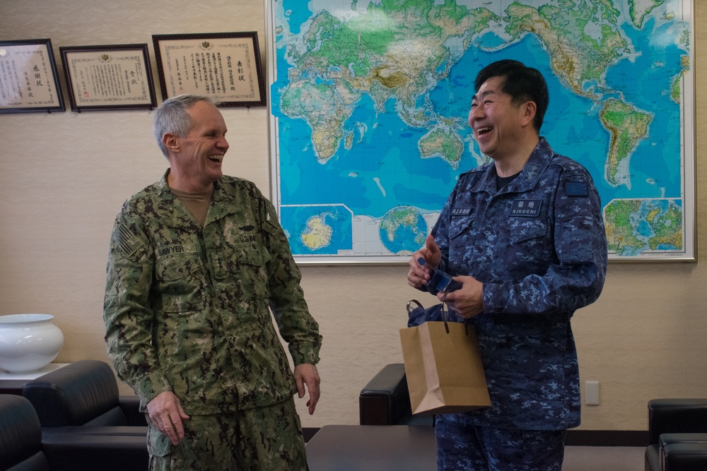 Commander, U.S. 7th Fleet Attends Office Call at JMSDF Sasebo District Headquarters