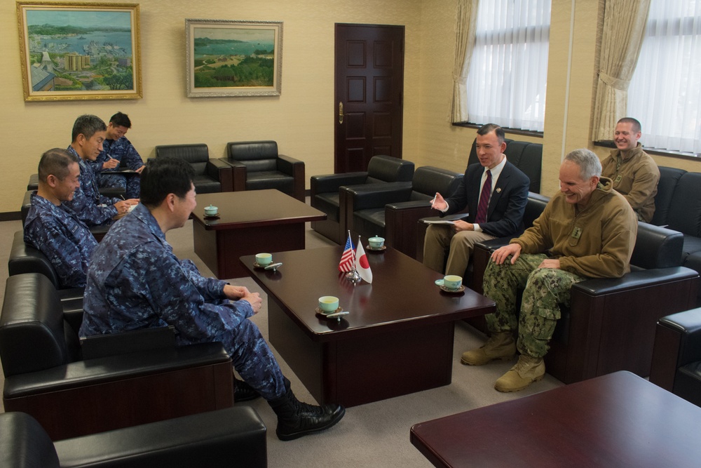 Commander, U.S. 7th Fleet Attends Office Call at JMSDF Sasebo District Headquarters