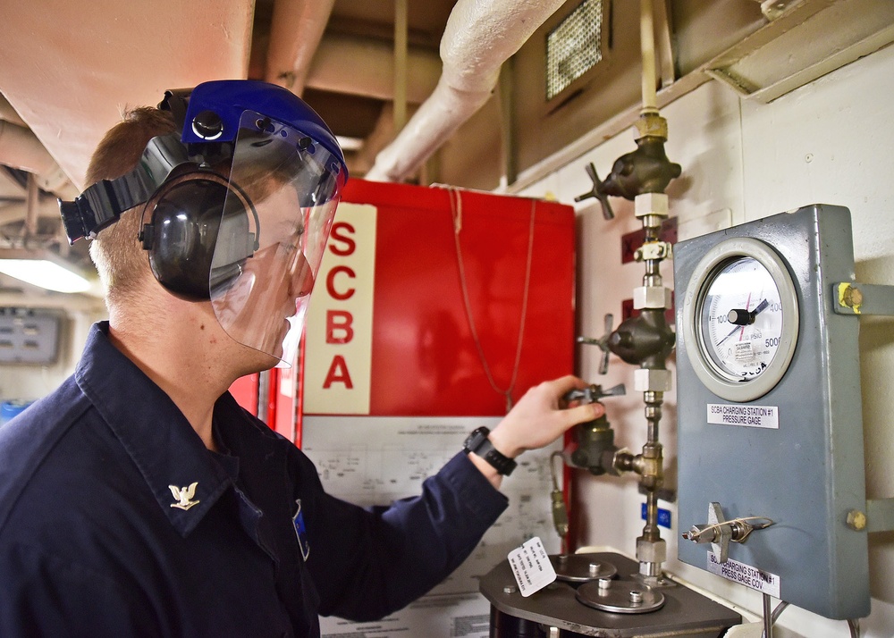 Blue Ridge Sailors operate SCBA recharge station.