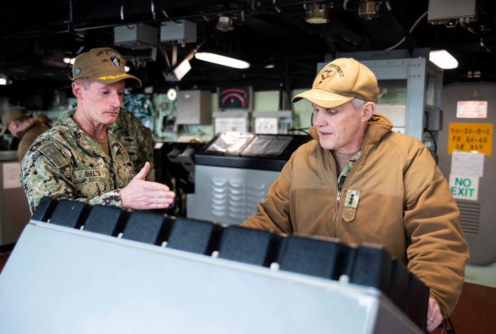 Vice Adm. Sawyer visits USS Green Bay