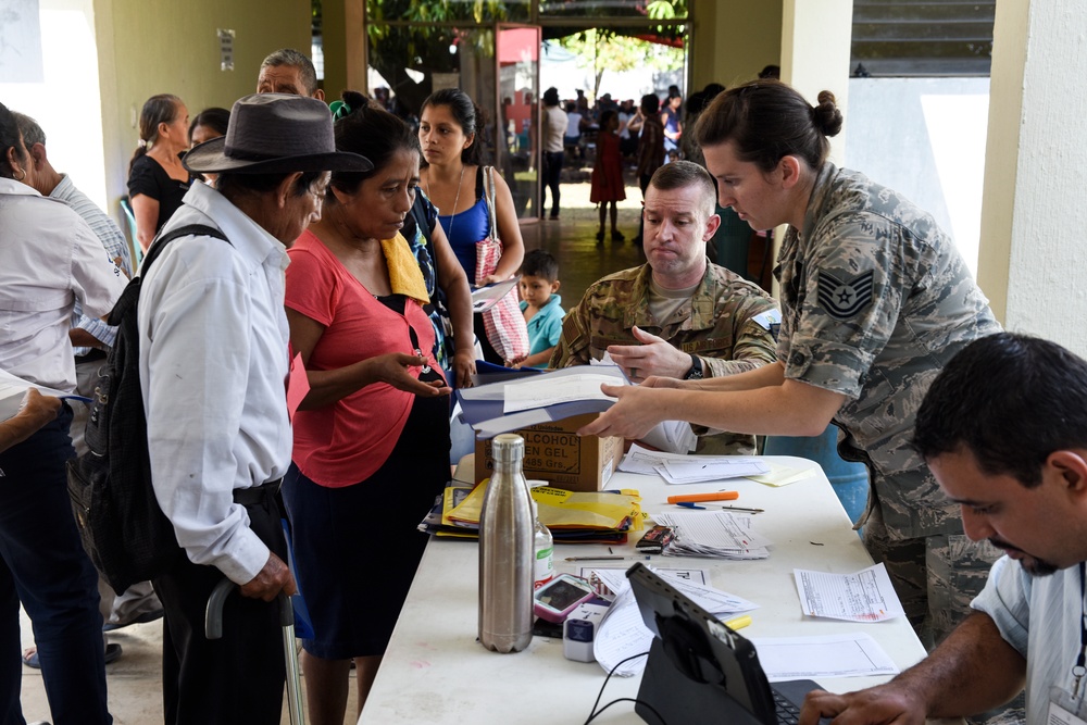 Arkansas Guardsmen treat patients during Guatemalan medical readiness training exercise