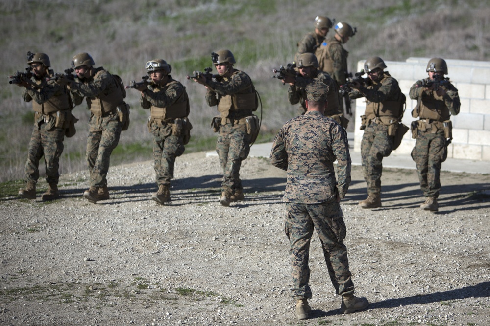 DVIDS - Images - SOI-W Marines conduct breaching and room clearing ...