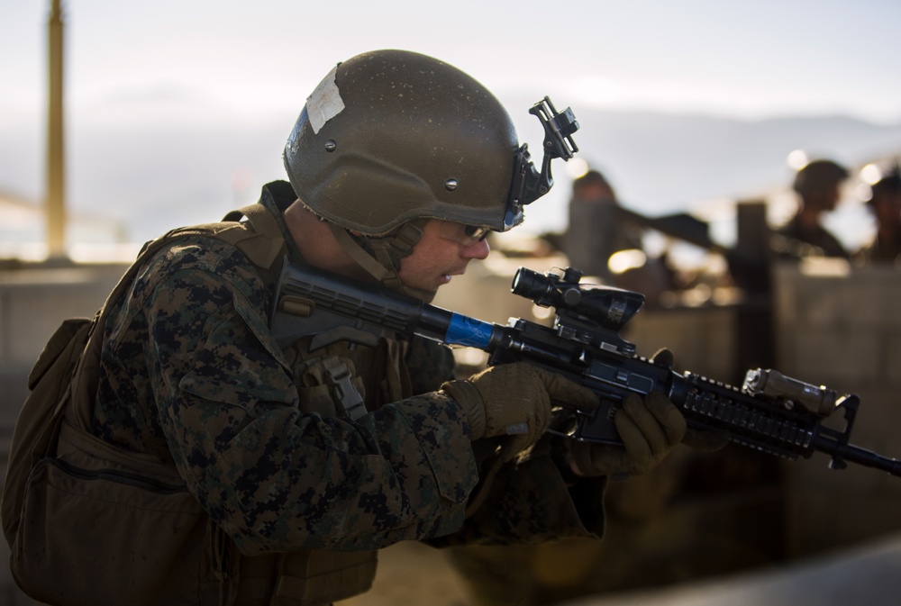 SOI-W Marines conduct breaching and room clearing training