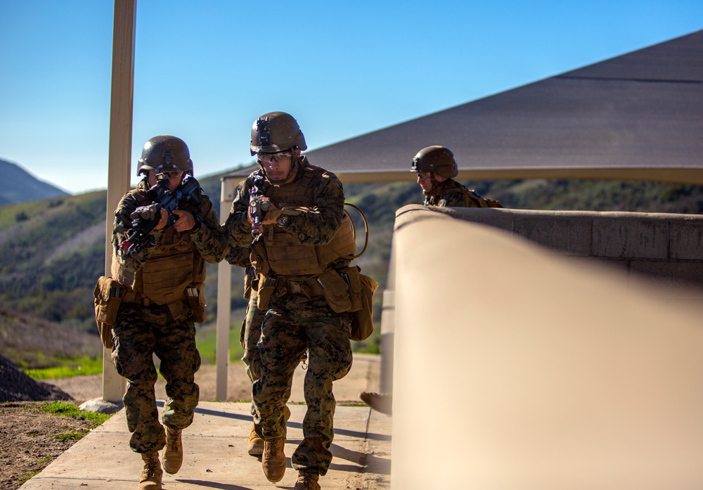 SOI-W Marines conduct breaching and room clearing training