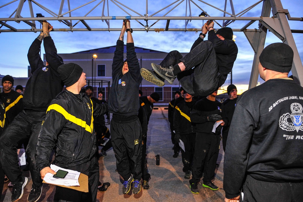 Sky Soldier executes the leg tuck during ACFT