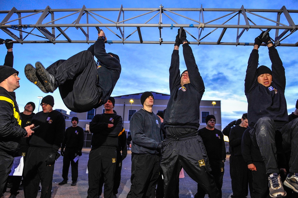 Sky Soldiers execute the leg tuck during ACFT