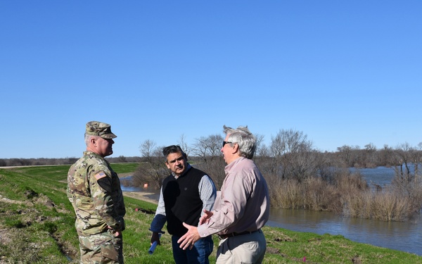 Maj. Gen. Richard Kaiser Inspects Levee Slides