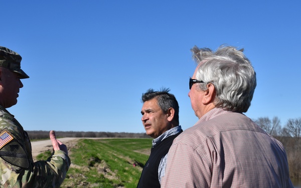 Maj. Gen. Richard Kaiser Inspects Levees