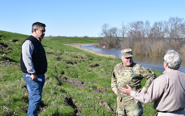 Maj. Gen. Richard Kaiser Inspects Levees