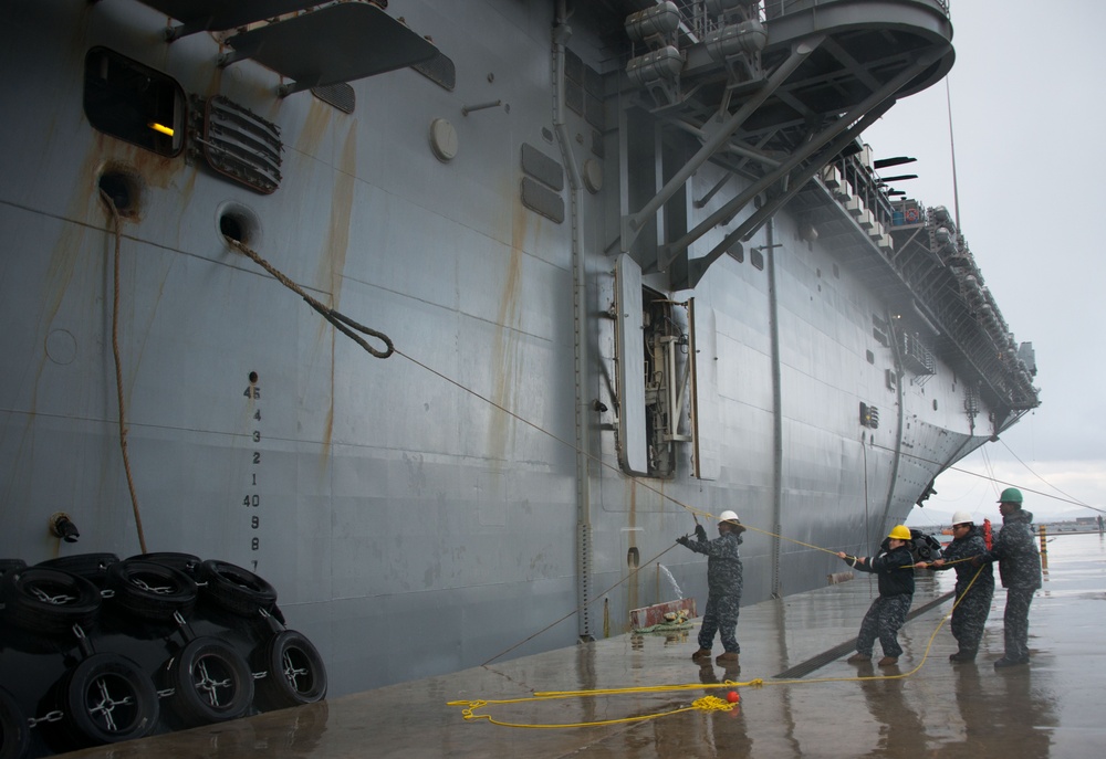 USS Kearsarge (LHD 3) Arrives in Souda Bay, Greece