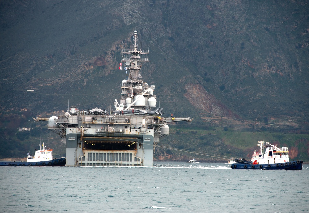 USS Kearsarge (LHD 3) Arrives in Souda Bay, Greece