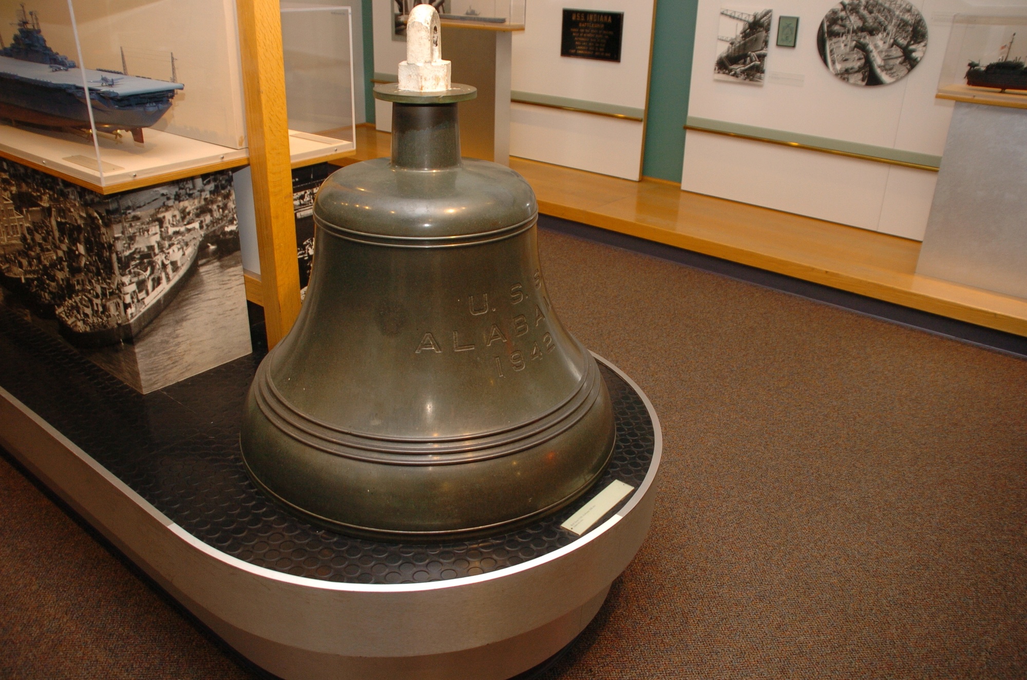 bell様 DVIDS - Images - Ships bell from USS Alabama (BB 60) [Image 13 of 15]