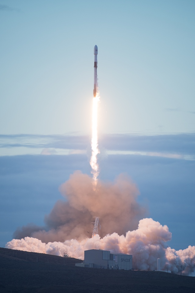 SpaceX Falcon 9 Iridium-8 Launches from Vandenberg