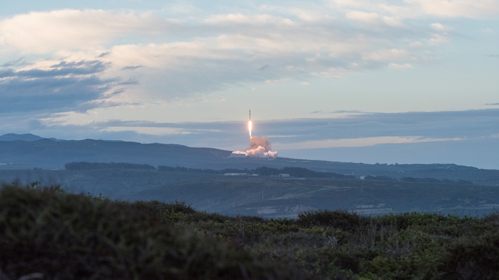 SpaceX Flacon 9 Iridium-8 Launches from Vandenberg