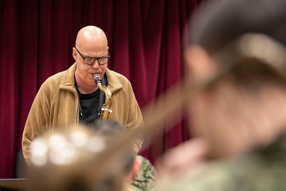 Jazz artist Bob Sheppard rehearses with Navy Band