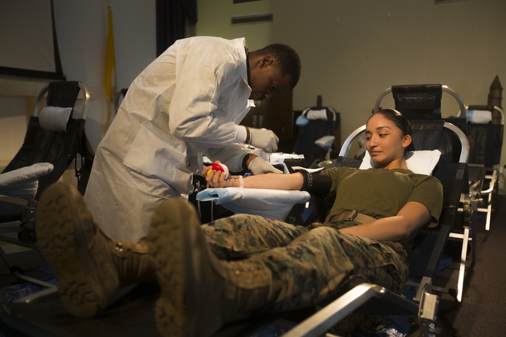 31st MEU Marines Volunteer to Give Blood