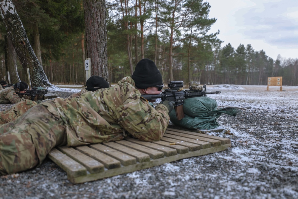 2CR soldiers receive marksmanship training