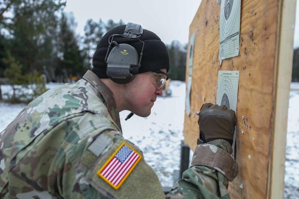 2CR soldiers receive marksmanship training