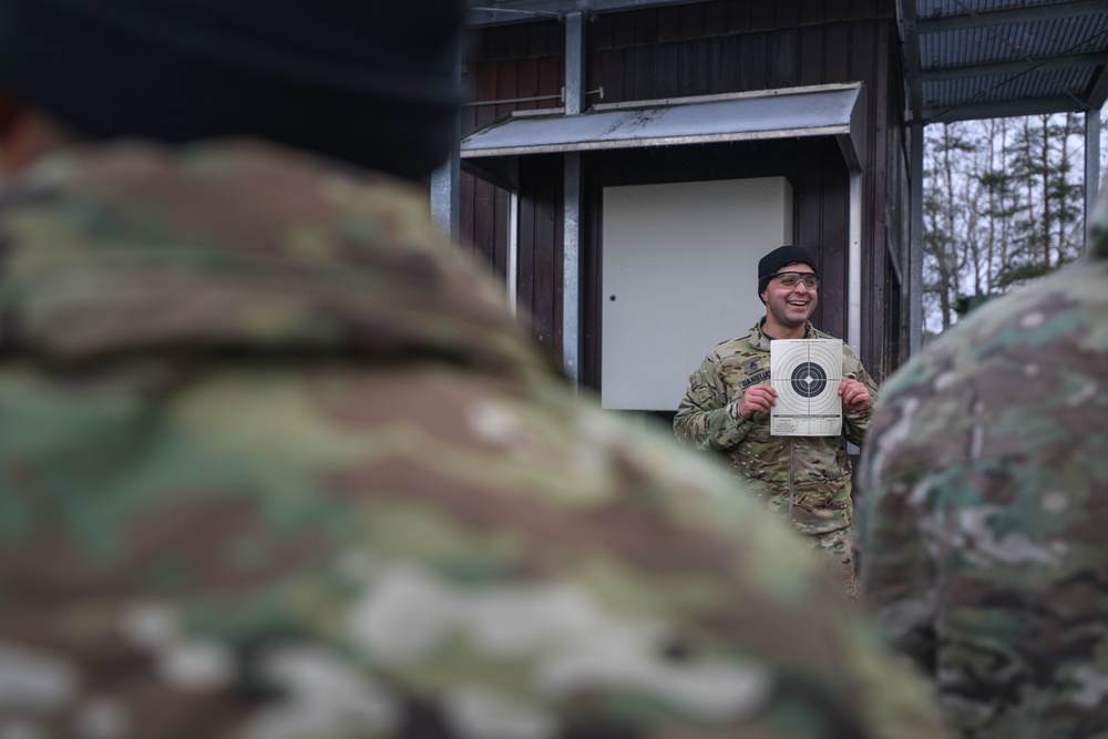 2CR soldiers receive marksmanship training