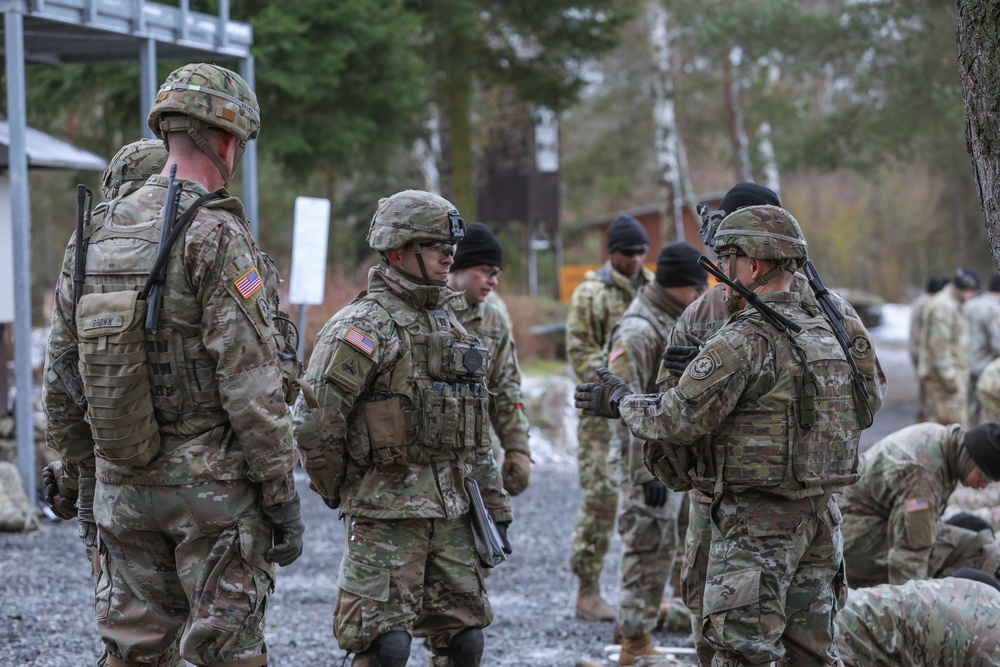 2CR soldiers receive marksmanship training