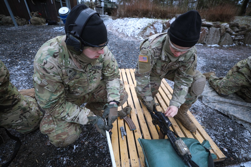 2CR soldiers receive marksmanship training