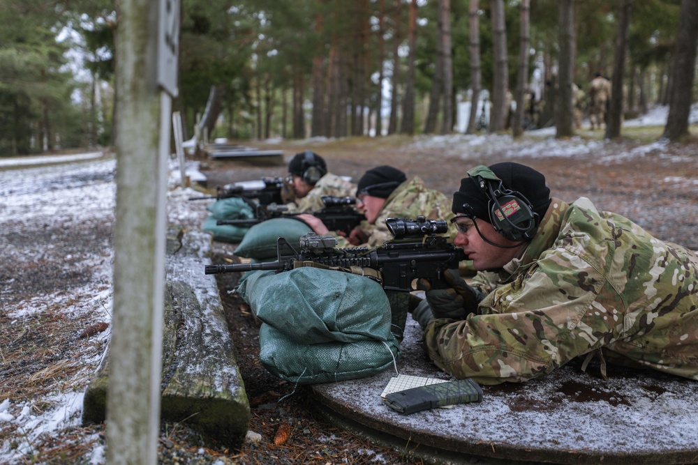 2CR soldiers receive marksmanship training