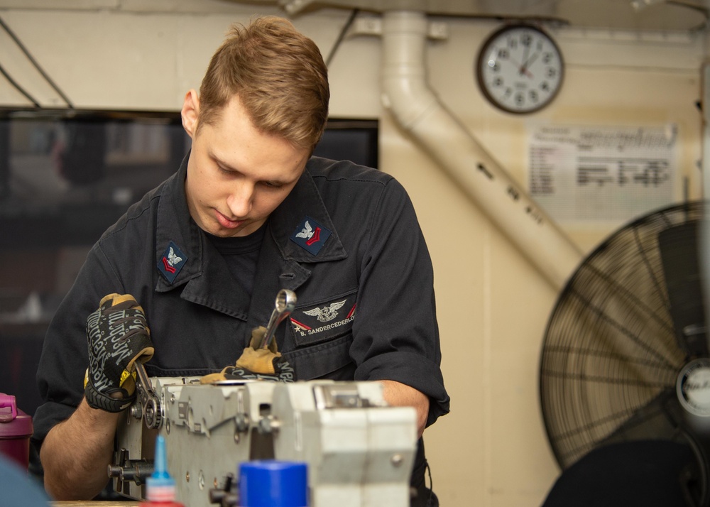 DVIDS - Images - U.S. Sailor performs inspection on a bomb rack unit ...