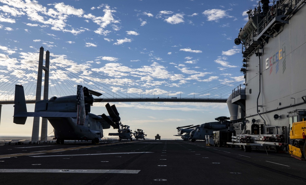 USS Kearsarge transits Suez Canal