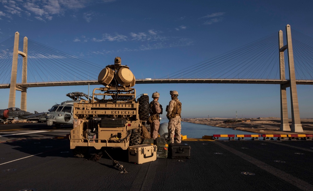 USS Kearsarge transits Suez Canal