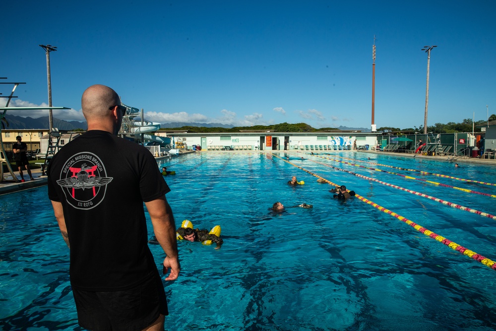 31st MEU recon Marines use ‘Water Wings,’ prepare for VBSS in Hawaii