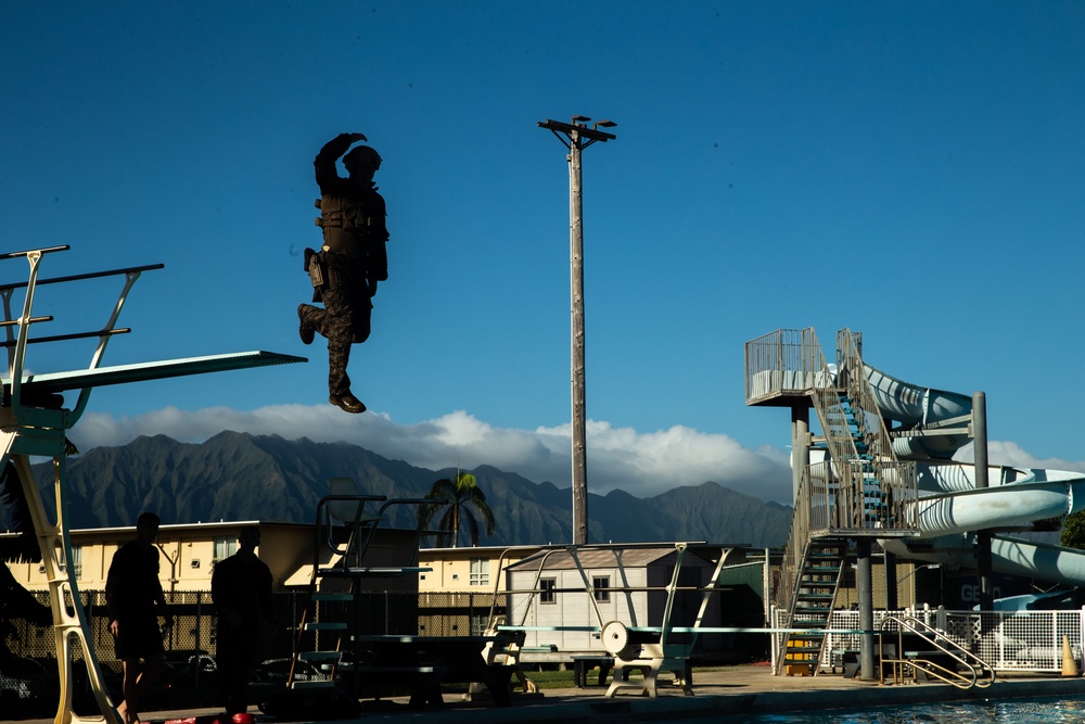 31st MEU recon Marines use ‘Water Wings,’ prepare for VBSS in Hawaii