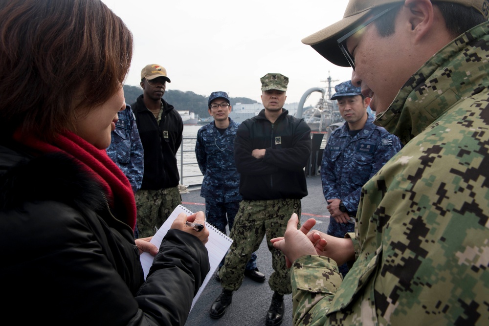 Fire Controlman 1st Class Richardallan Mascardo, from San Diego, gives a presentation on the Ticonderoga-class guided-missile cruiser USS Antietam (CG 54) to Sailors from the Japan Maritime Self-Defense Force (JMSDF) during the 7th Fleet Sailor of the Yea