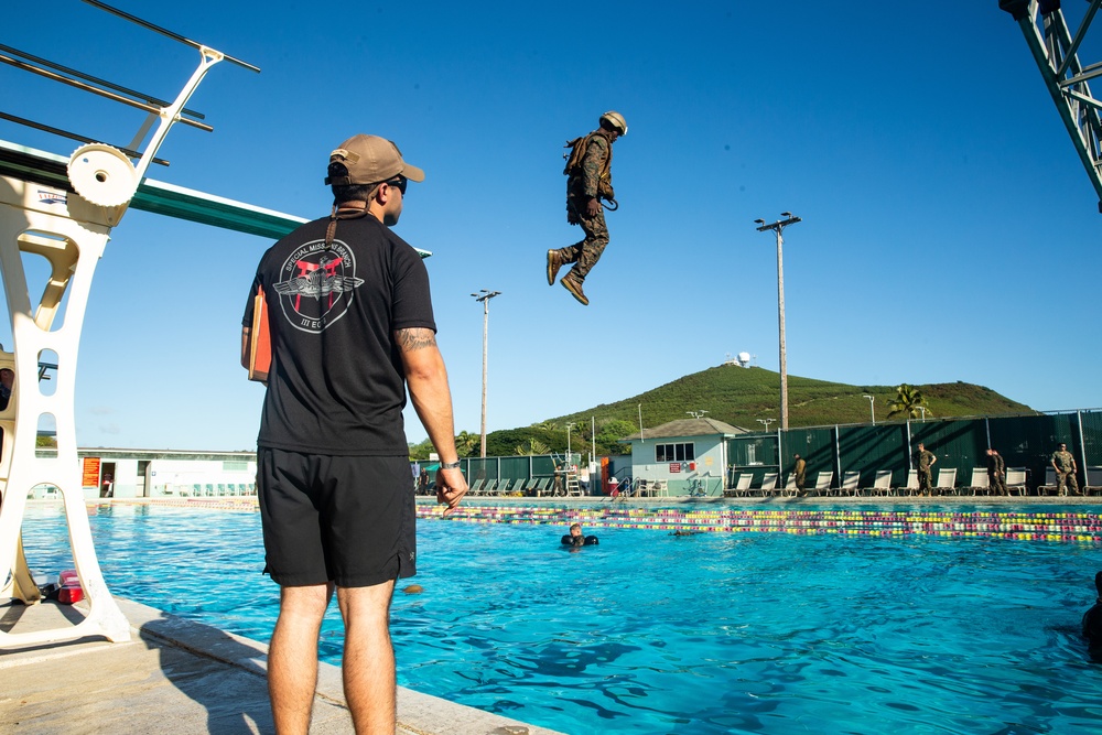 31st MEU recon Marines use ‘Water Wings,’ prepare for VBSS in Hawaii